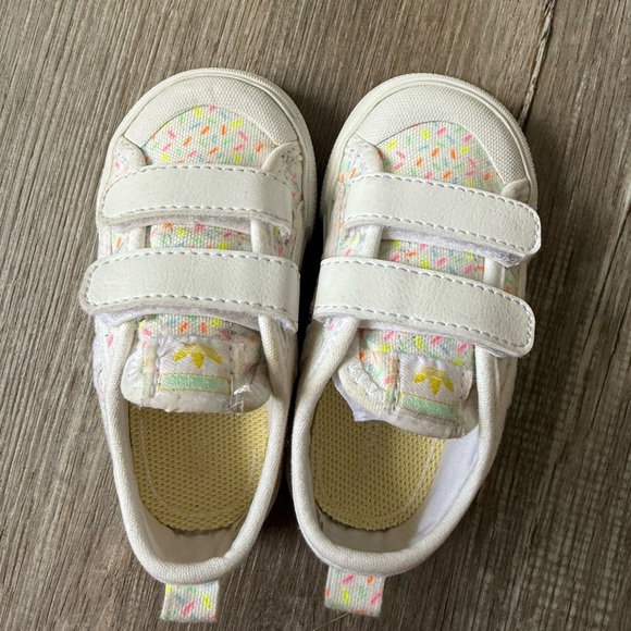 Adidas Sneakers Velcro Straps Confetti White Multi Color Size 5.5 Toddler Baby - Picture 10 of 13